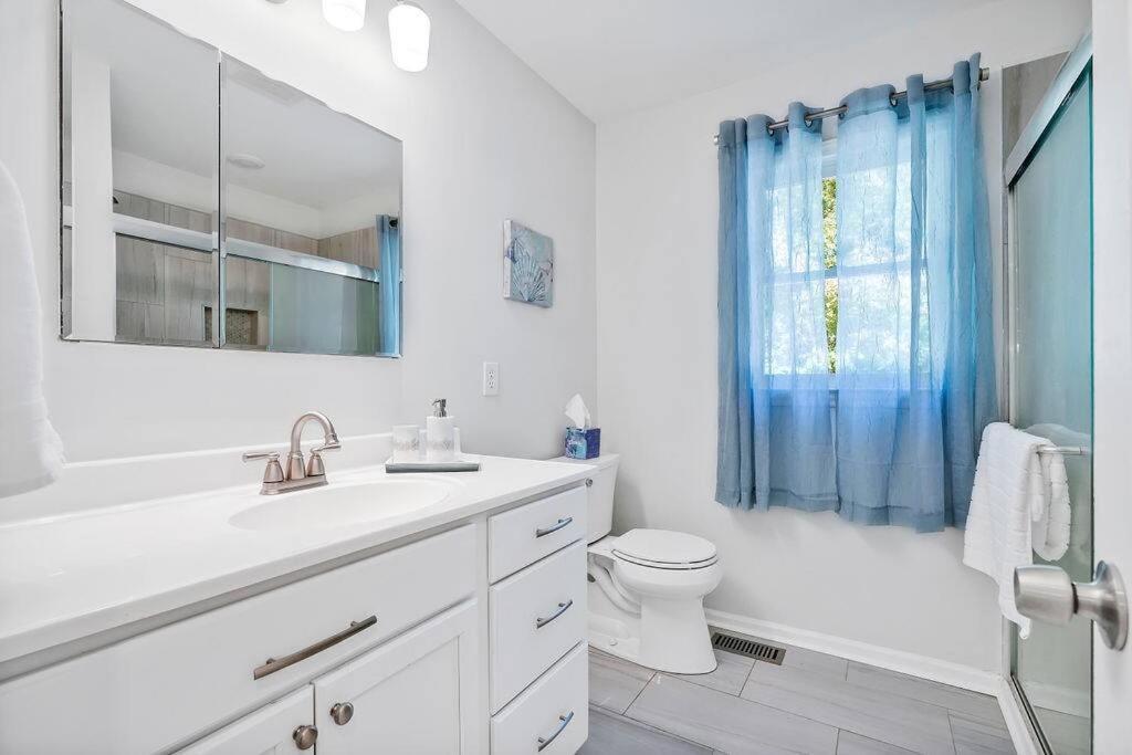Middle Sound Hideaway~Beaches, Shopping, Families Villa Wilmington Exterior photo
