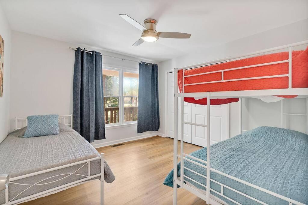 Middle Sound Hideaway~Beaches, Shopping, Families Villa Wilmington Exterior photo