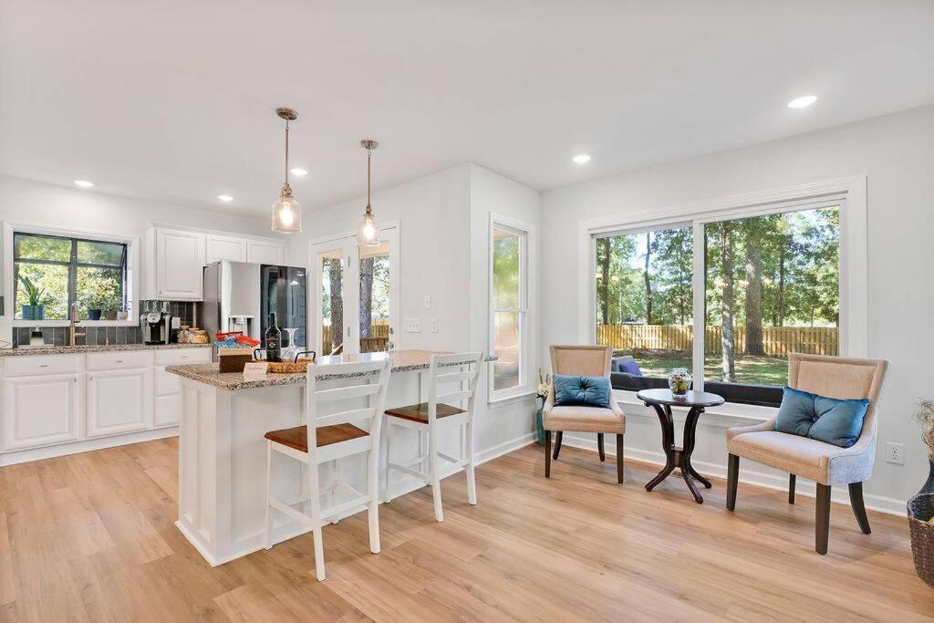 Middle Sound Hideaway~Beaches, Shopping, Families Villa Wilmington Exterior photo